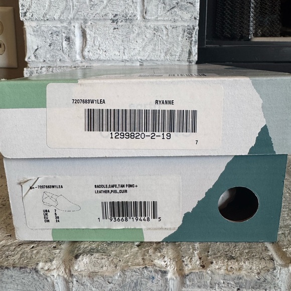 Earth Origins Tan Leather Loafers. New in box - Picture 7 of 7